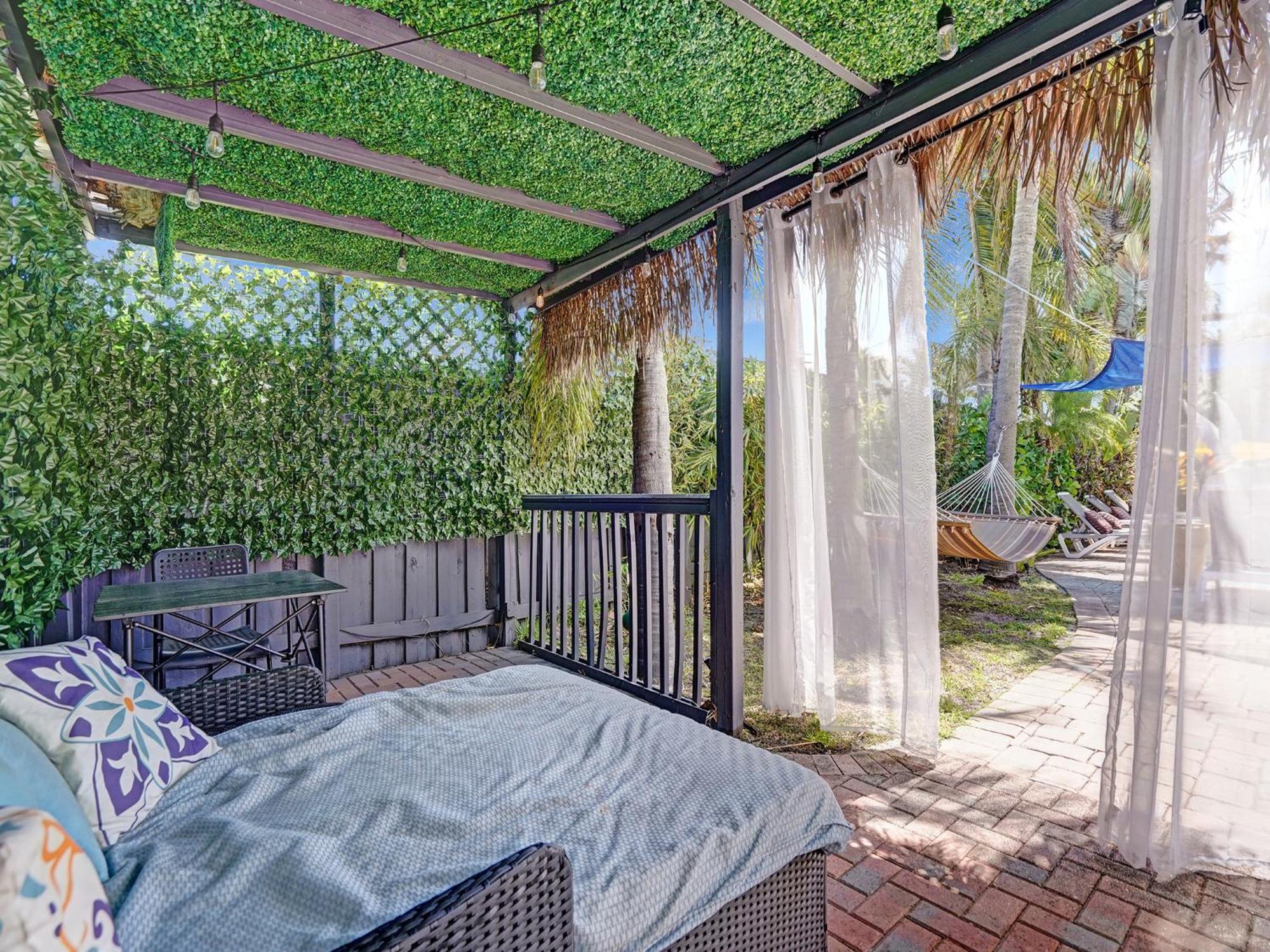 Large Gay Men'S 1 Bedroom W Gameroom Heated Pool Clothing Optional 奥克兰公园 外观 照片