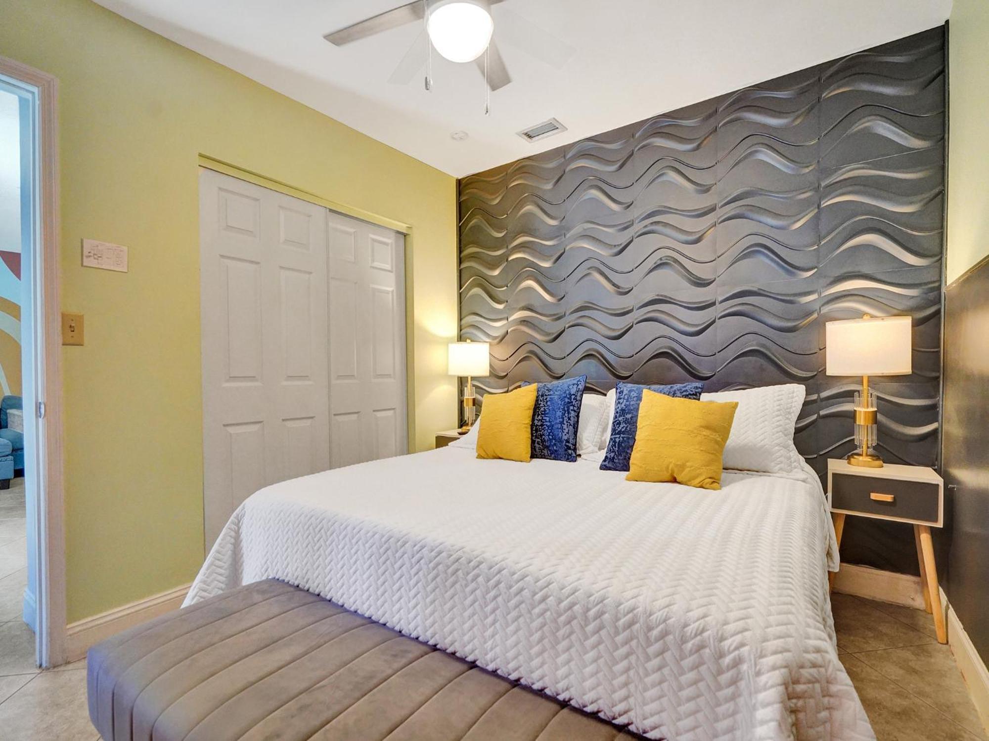Large Gay Men'S 1 Bedroom W Gameroom Heated Pool Clothing Optional 奥克兰公园 外观 照片